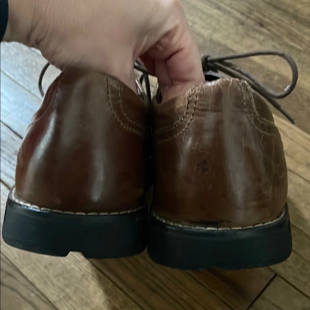 Keen Brown Oxford Shoes with Polished Finish and Lace-Up Design